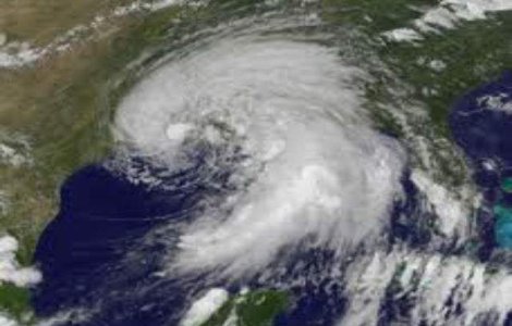 Aerosolii reduc frecventa furtunilor tropicale