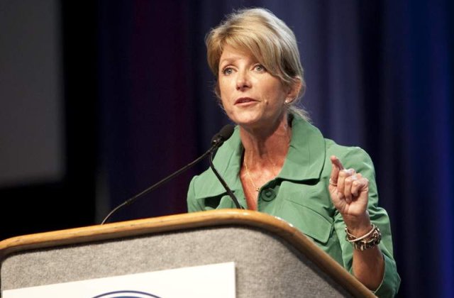 O femeie senator din Texas a vorbit 13 ore pentru a preveni adoptarea unei legi anti-avort