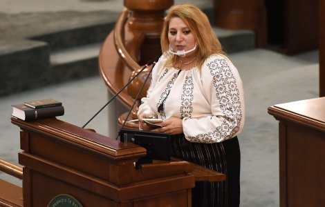 Diana Șoșoacă, după ce i s-a tăiat microfonul în Senat: Dați-mă afara cu poliția