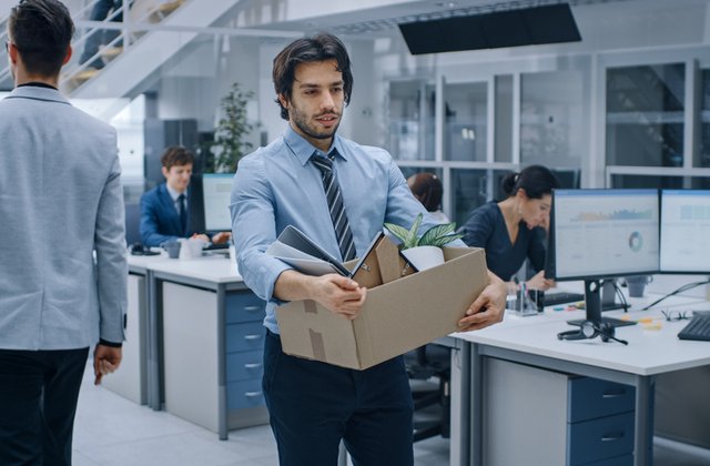 Cum să treci mai ușor peste pierderea unui loc de muncă