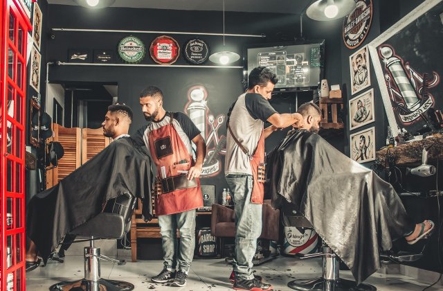 Frizerii și coafezele din Belgia îi roagă pe oamenii din Olanda să nu vină la ei să se tundă