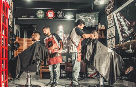 Frizerii din Belgia îi roagă pe olandezi să nu vină la ei să se tundă