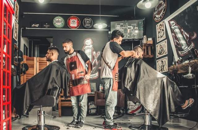 Frizerii și coafezele din Belgia &icirc;i roagă pe oamenii din Olanda să nu vină la ei să se tundă