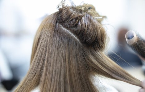  Top  Alege vopseaua potrivită pentru părul tău! 4 nuanțe care te pot îmbătrâni