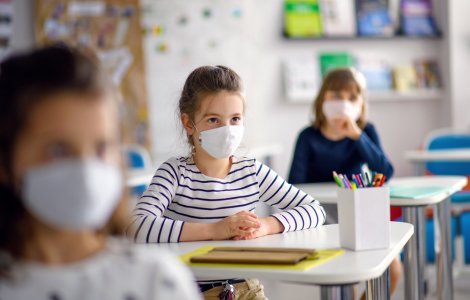 46 de elevi și 30 de angajați, infectați cu COVID în perioada 11-12 februarie