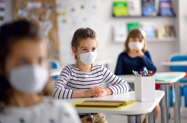 46 de elevi și 30 de angajați ai școlilor, infectați cu COVID &icirc;n perioada 11-12 februarie