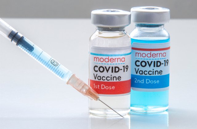 Moderna vrea să crească cu 50% capacitatea flacoanelor de vaccin anti-COVID