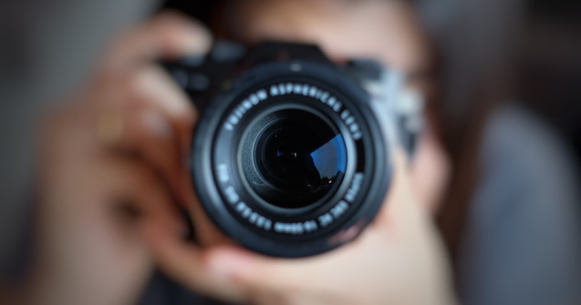  Top  3 trucuri pe care le poți folosi pentru a arăta mai bine în poze