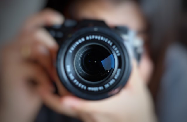 Creează imagini profesionale: 3 trucuri pe care le poți folosi pentru a arăta mai bine în poze