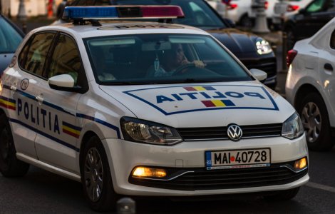 Petrecere de Sf. Valentin cu 100 de persoane, întreruptă de polițiști