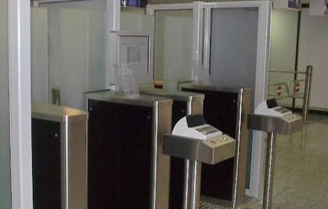 Folosirea scannerelor pe aeroporturi, ilegala