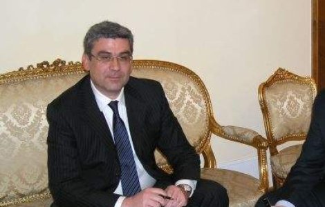 Baconschi e multumit de bugetul MAE, dar ar mai vrea 100 milioane euro