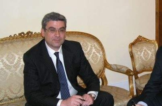 Baconschi e multumit de bugetul MAE, dar ar mai vrea 100 milioane euro