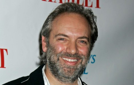 Regizorul Sam Mendes, favorit pentru urmatorul film din seria 'James Bond'