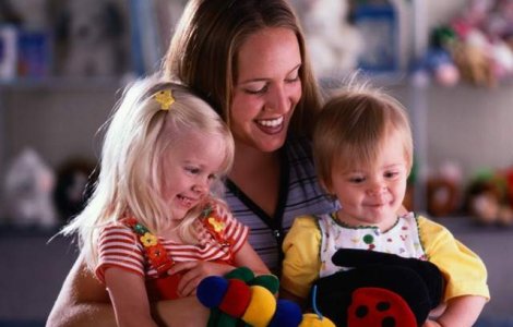 Un deputat PSD vrea sa reglementeze ocupatiile de bona si babysitter