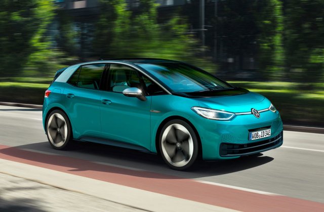 Analiștii: Volkswagen va depăși Tesla la vânzările de electrice până în 2025