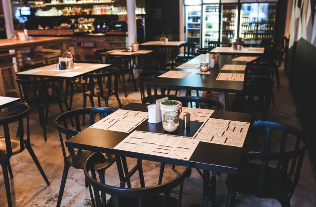 Protest HoReCa la nivel național. Patronii și angajații au ieșit &icirc;n fața localurilor