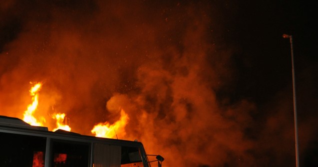 Sibiu: Un autobuz cu 30 de pasageri la bord a luat foc în mers