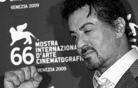 Sylvester Stallone si-a rupt gatul