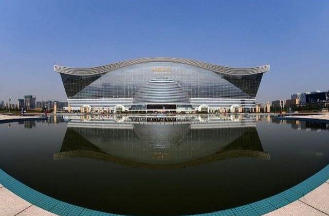 [FOTO] Chinezii au construit cea mai mare cladire din lume