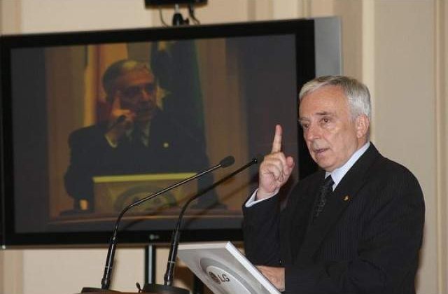 Isarescu: Romania are nevoie de un nou acord cu FMI