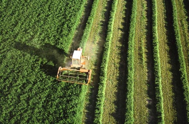 Basescu propune semnarea unui pact pentru agricultura