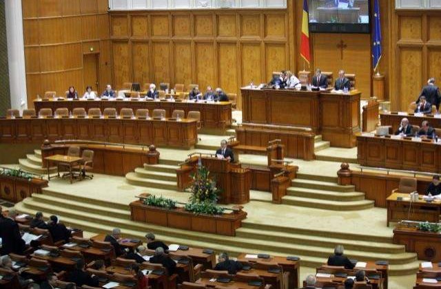 Statutul Parlamentarilor a fost adoptat, dupa eliminarea articolelor neconstitutionale