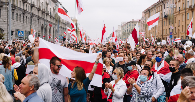 Două jurnaliste poloneze, condamnate la închisoare pentru filmarea protestelor