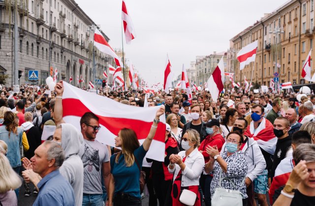 Două jurnaliste de la un post TV polonez, condamnate la &icirc;nchisoare pentru filmarea protestelor contra lui Aleksandr Lukaşenko