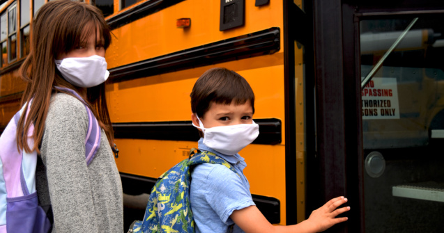 Elevii vor da în judecată autoritățile dacă nu asigură transportul județean