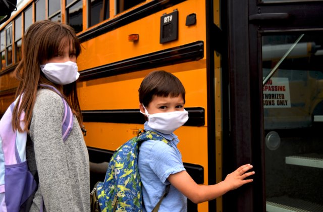 Elevii vor da în judecată autoritățile dacă nu va fi asigurat transportul județean la școală