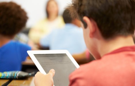 Primăria Suceava a primit astăzi 1.000 de tablete cu internet 4G nelimitat pentru elevi
