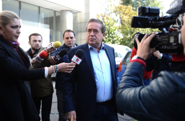 Ioan Niculae s-a întors în țară. Polițiștii l-au preluat și l-au dus la închisoare