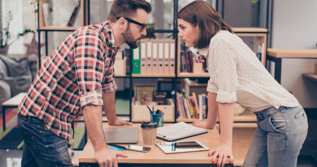  Top  3 motive pentru care bărbaților le poate fi dificil să asculte femeile