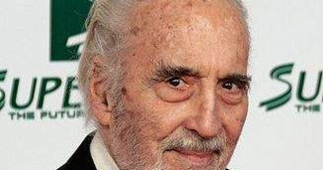 La 87 de ani, actorul Christopher Lee se da pe heavy metal