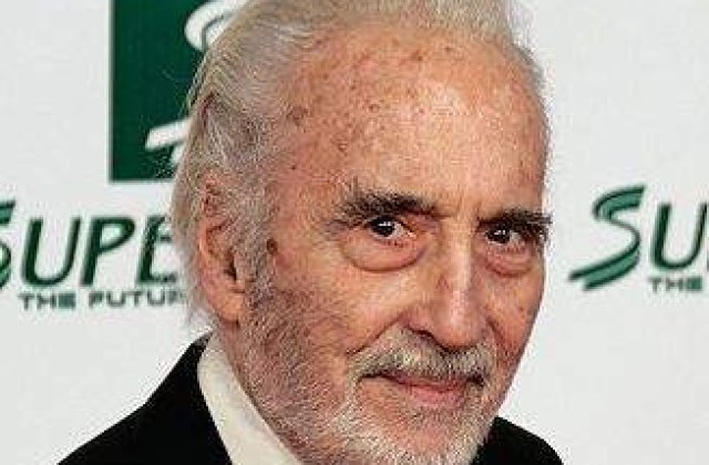 La 87 de ani, actorul Christopher Lee se da pe heavy metal