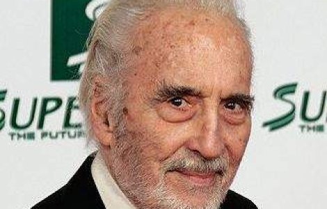 La 87 de ani, actorul Christopher Lee se da pe heavy metal
