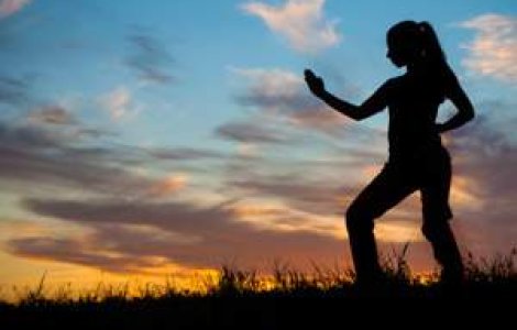 O fetita de 12 ani l-a batut pe barbatul care voia sa o violeze