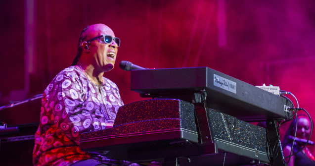 Stevie Wonder se va muta în Ghana din cauza agitației politice din SUA