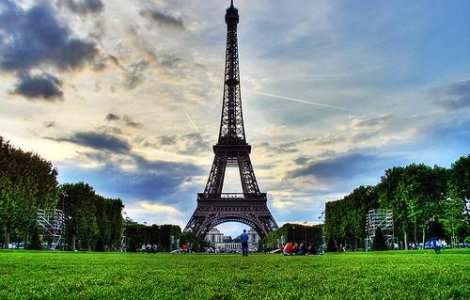 India isi construieste propriul Turn Eiffel