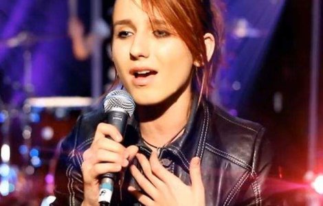 Solista formatiei Blaxy Girls, virgina la 22 de ani