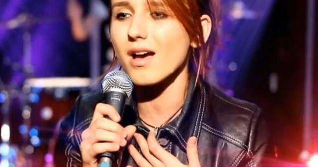 Solista formatiei Blaxy Girls, virgina la 22 de ani