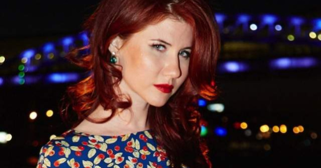 Sexy-spioana Anna Chapman l-a cerut in casatorie pe Edward Snowden