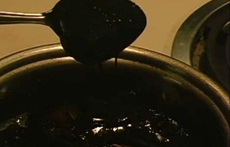 Ce se intampla daca fierbi Coca-Cola timp de 25 de minute?