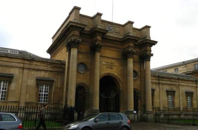 Orfan roman fara antebrate, admis la Universitatea Oxford