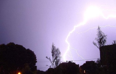 Maramuresean lovit de fulger in timp ce aduna fanul