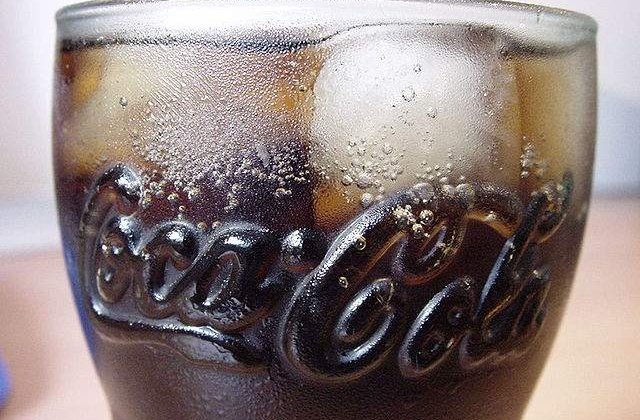 Se lanseaza o varianta de Coca-Cola cu indulcitor "sanatos"