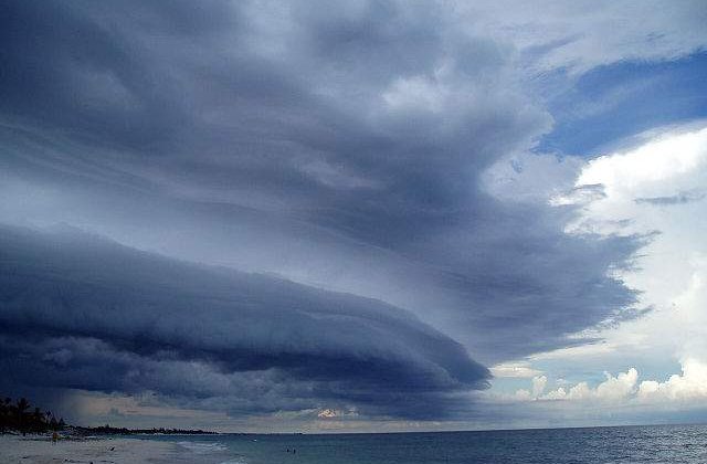 Avertizare: COD GALBEN de furtuni, grindina si descarcari electrice