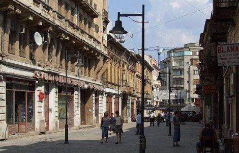 Zid prabusit pe strada Lipscani din Capitala