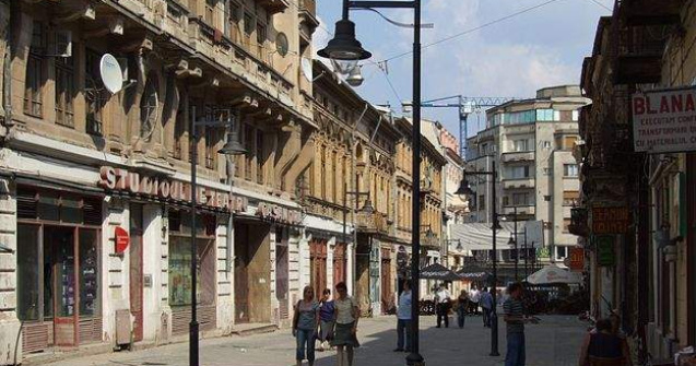Zid prabusit pe strada Lipscani din Capitala